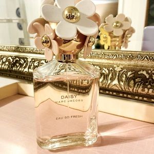 Marc Jacob’s DAISY Eau So Fresh Eau de Toilette 4.2oz